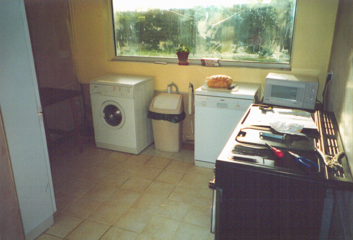 kitchen7.jpg (164132 bytes)